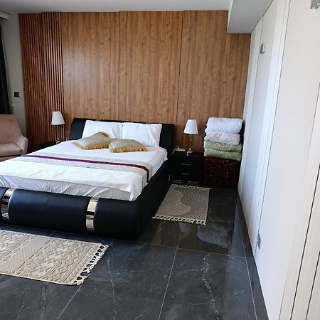 Penthouse Apartment On The Beach Bat Yam Bagian luar foto