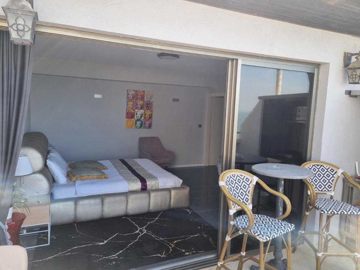 Penthouse Apartment On The Beach Bat Yam Bagian luar foto