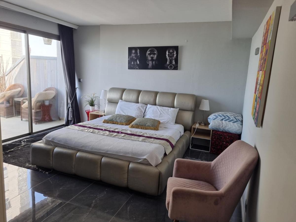 Penthouse Apartment On The Beach Bat Yam Bagian luar foto