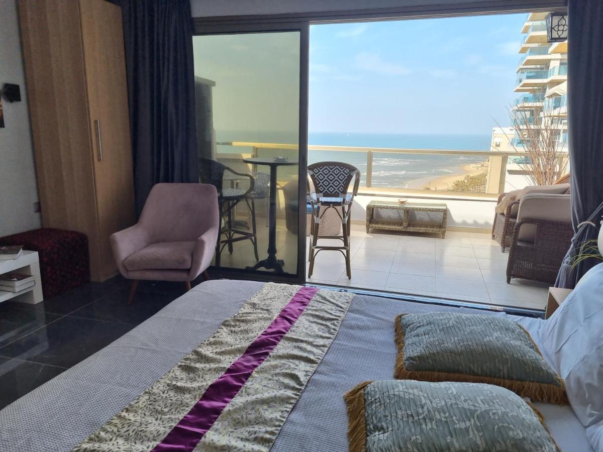 Penthouse Apartment On The Beach Bat Yam Bagian luar foto