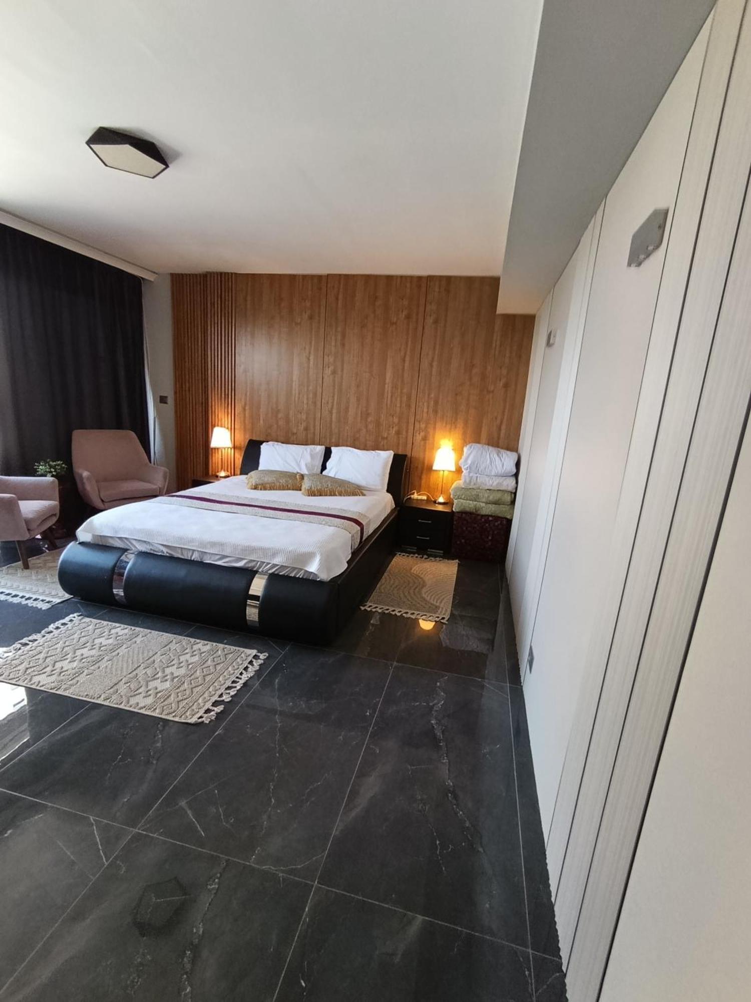 Penthouse Apartment On The Beach Bat Yam Bagian luar foto