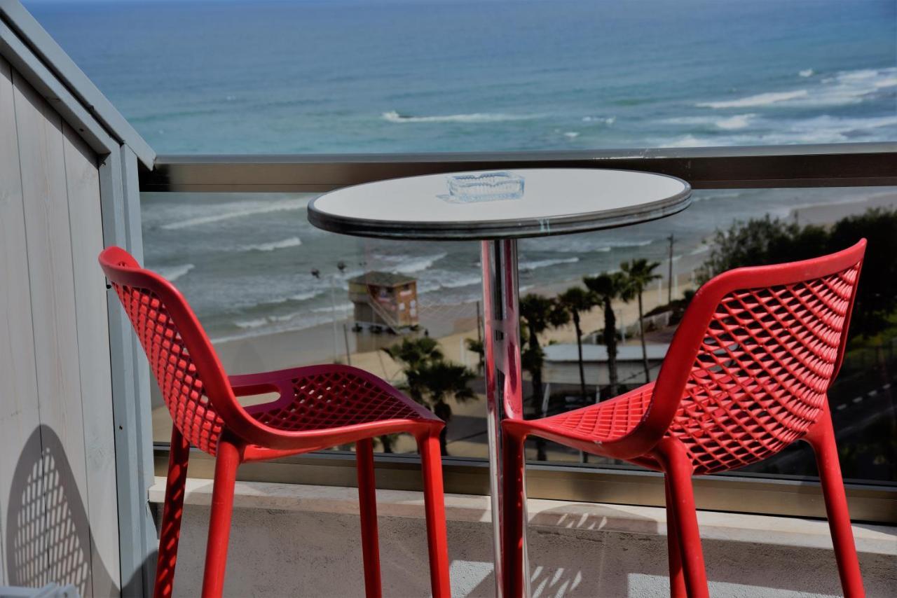 Penthouse Apartment On The Beach Bat Yam Bagian luar foto
