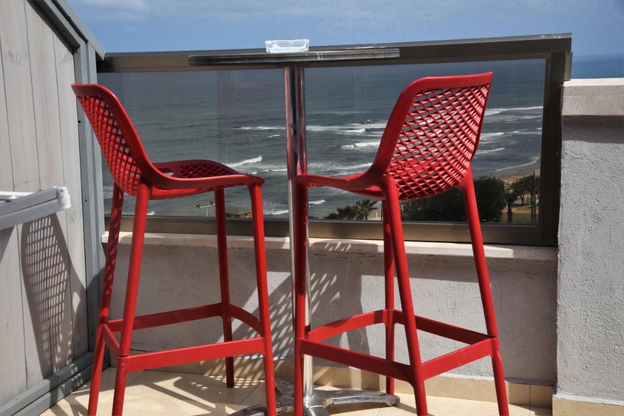 Penthouse Apartment On The Beach Bat Yam Bagian luar foto