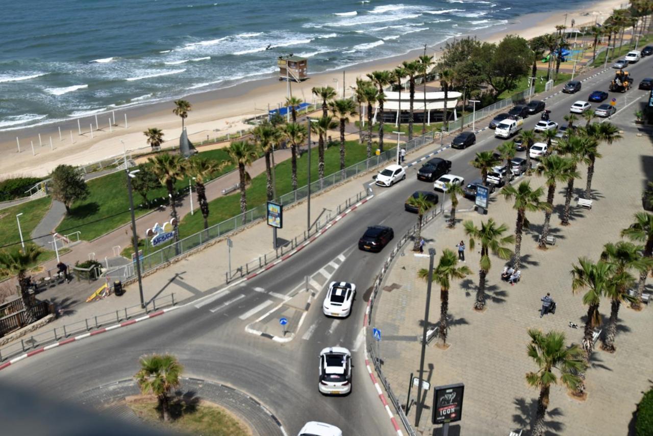 Penthouse Apartment On The Beach Bat Yam Bagian luar foto