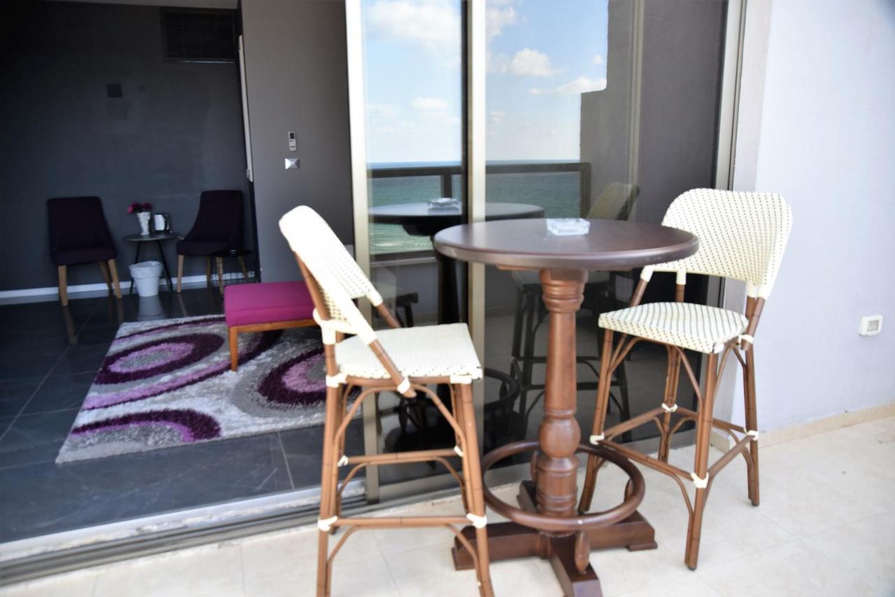 Penthouse Apartment On The Beach Bat Yam Bagian luar foto