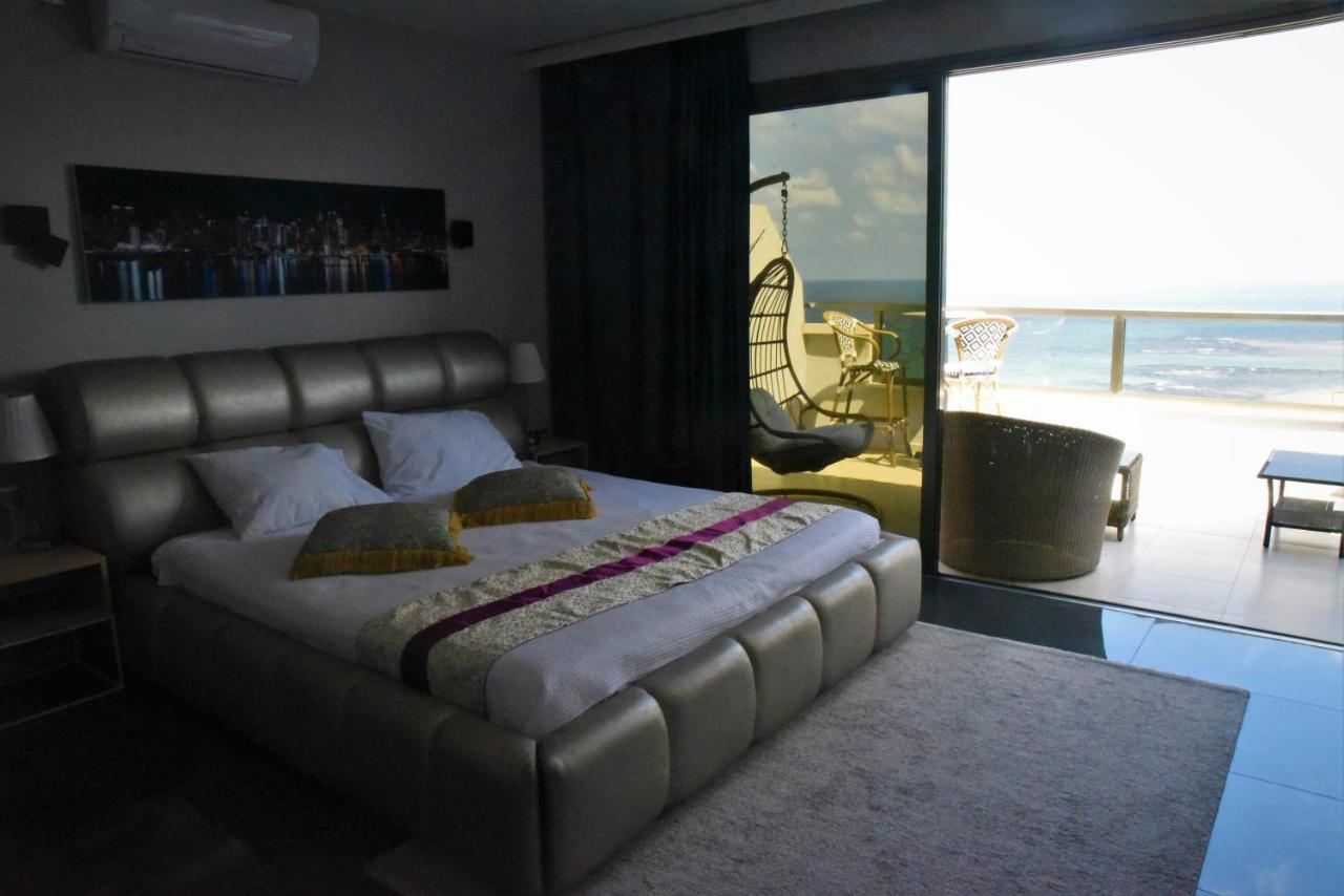 Penthouse Apartment On The Beach Bat Yam Bagian luar foto