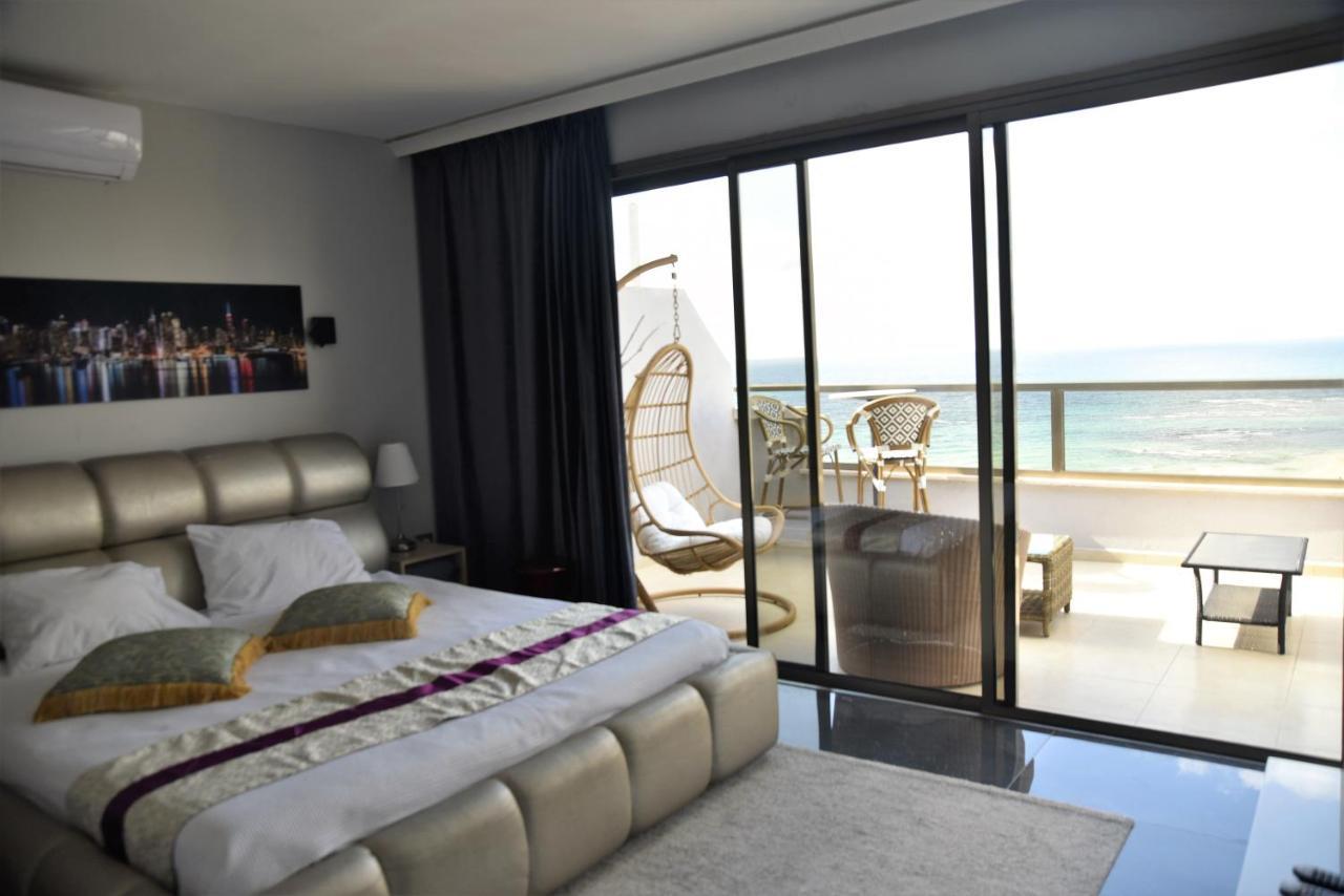 Penthouse Apartment On The Beach Bat Yam Bagian luar foto