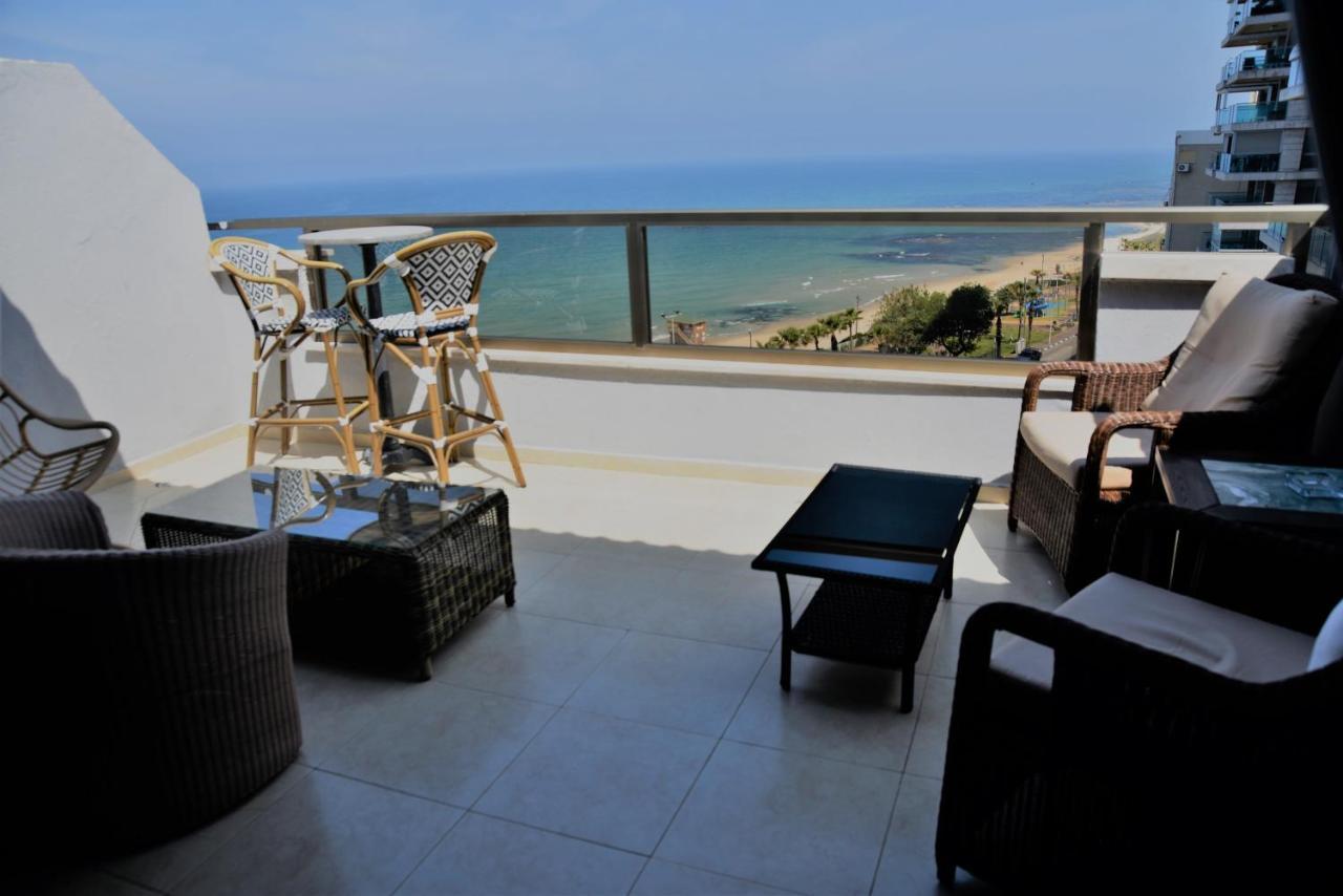 Penthouse Apartment On The Beach Bat Yam Bagian luar foto