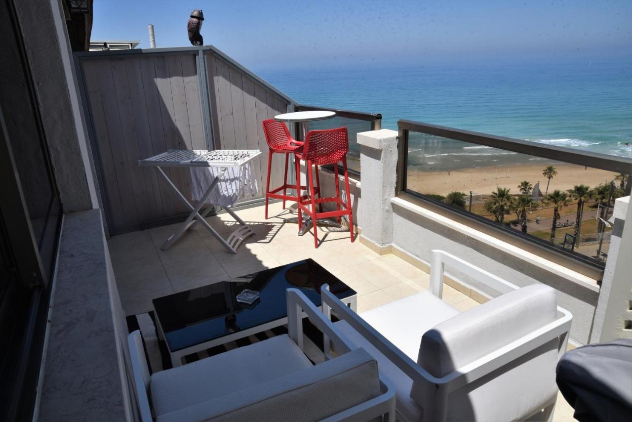 Penthouse Apartment On The Beach Bat Yam Bagian luar foto
